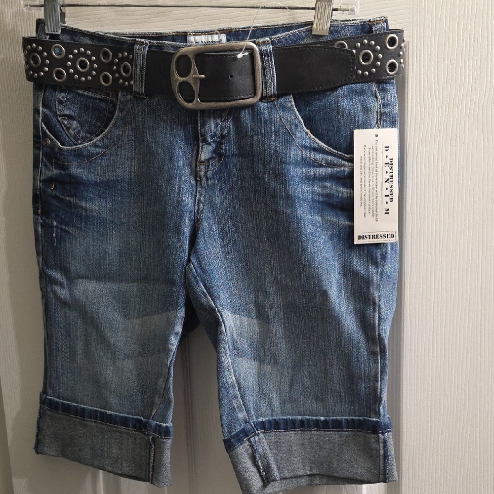 NEW No Boundaries Distressed Denim Bermuda Shorts with Studded Black Belt Size 9